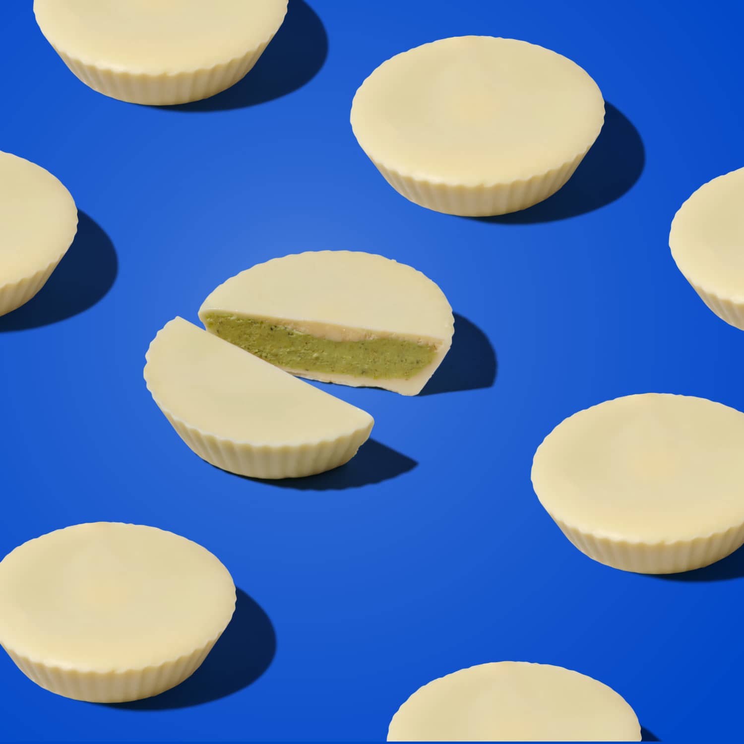 ahead-white-pistachio-butter-cups-wei-e-schokolade image 5